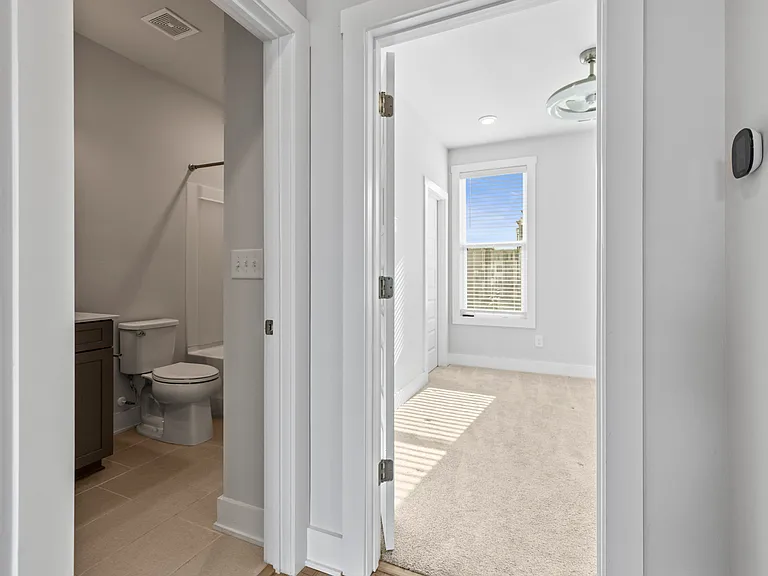 539 W Tremont Ave — Photo 35