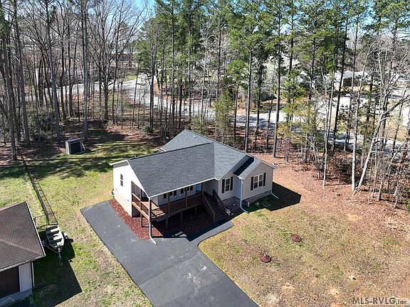 3rd image of 702 Holmes St
