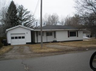 610 N 15th St, Gladstone, MI 49837