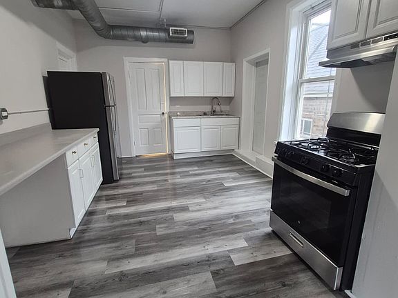 2nd image of 2219 S Oakley Ave #1F