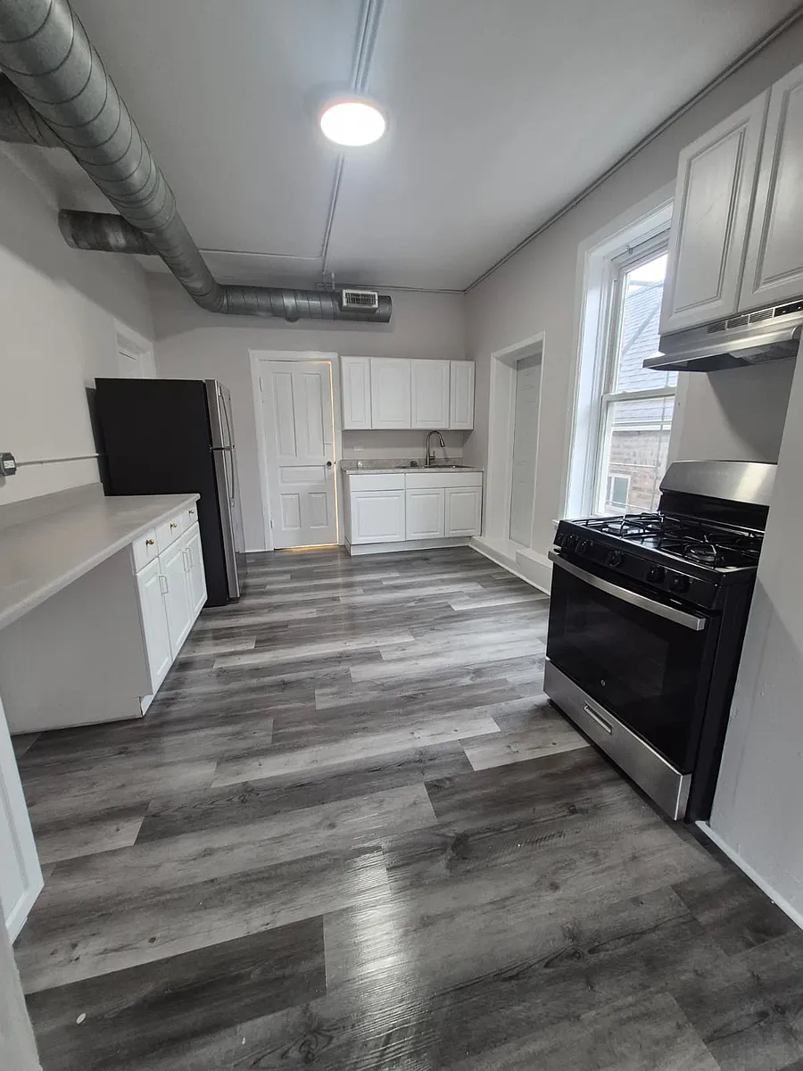 Building Photo - 2219 S Oakley Ave #1F
