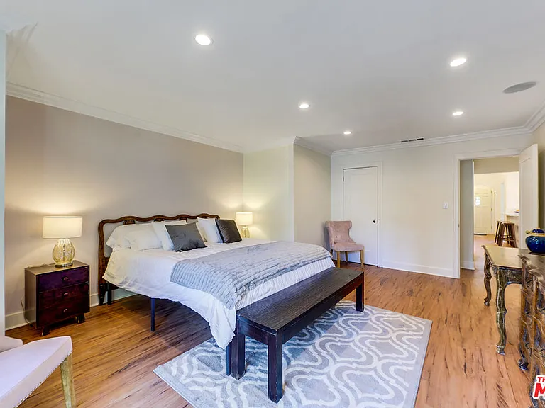 8818 Rosewood Ave — Photo 11