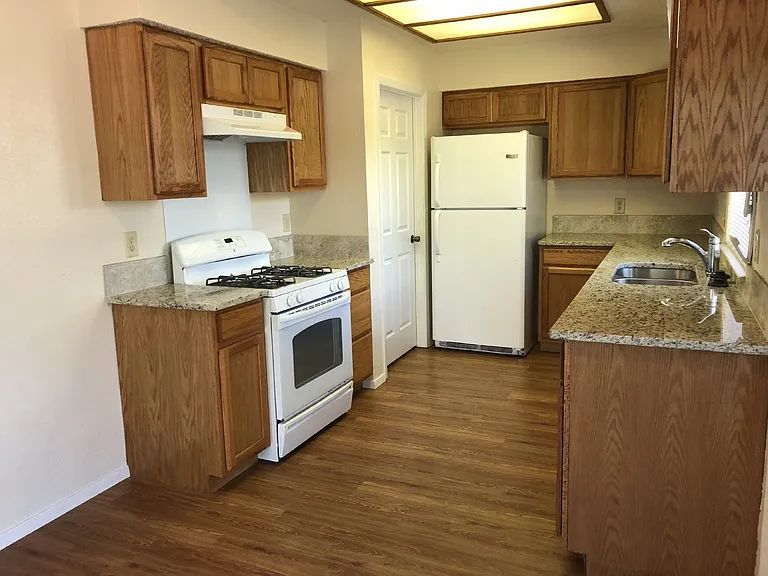 8300 Bradford Edward Cv #B — Photo 4
