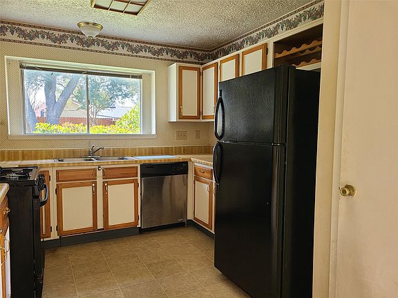 3rd image of 24127 Spring Towne Dr