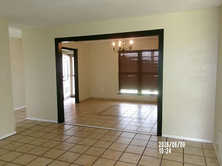 2205 NW 50th St — Photo 7