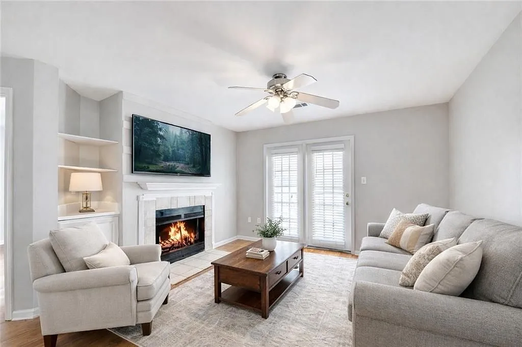 2 bed, 2.0 bath, 981 sqft, $1,899 — Photo 3