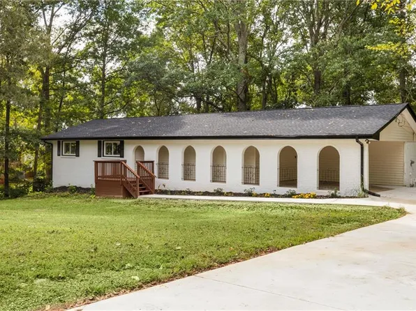 1019 Crestwood Ln, Stone Mountain, GA 30087