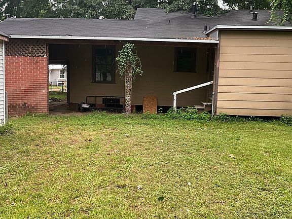 3rd image of 709 Anthony St