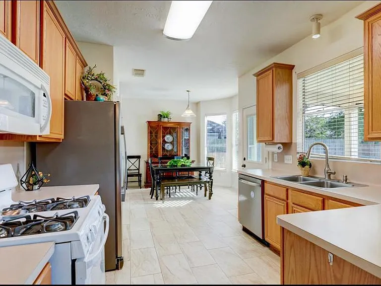 12918 Stratford Heights Dr — Photo 16