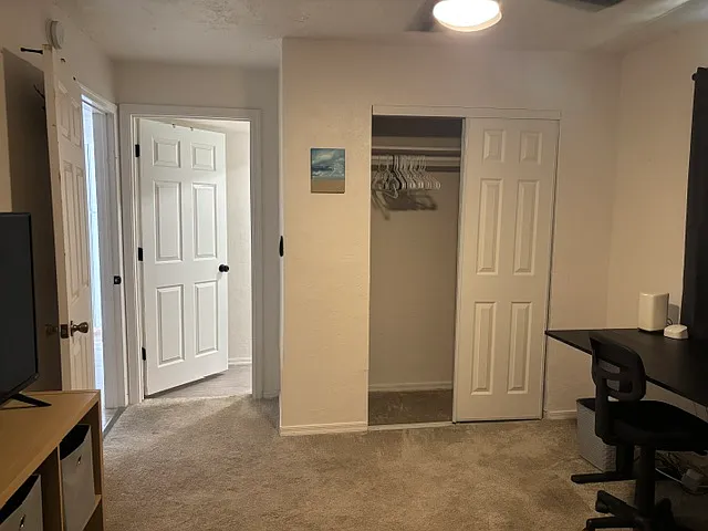 215 E Elm St — Photo 11
