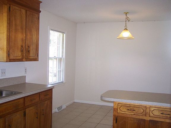 3rd image of 100 Mary Ann Dr