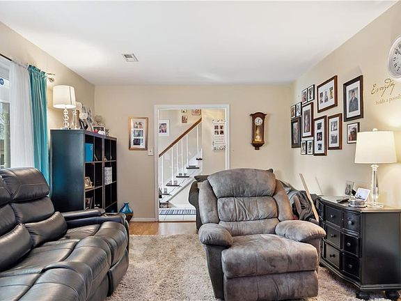 5th image of 332 Lucinda Dr
