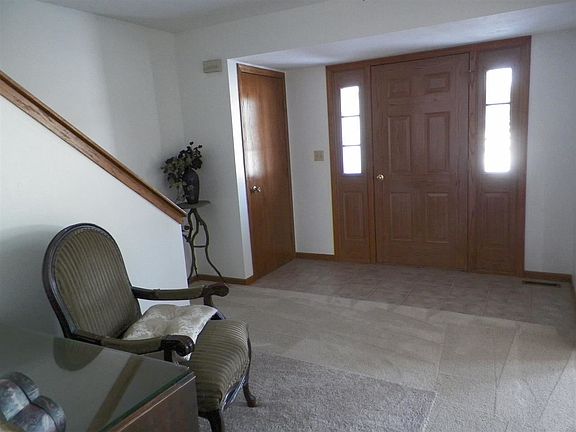 2nd image of 886 Williamsport Dr