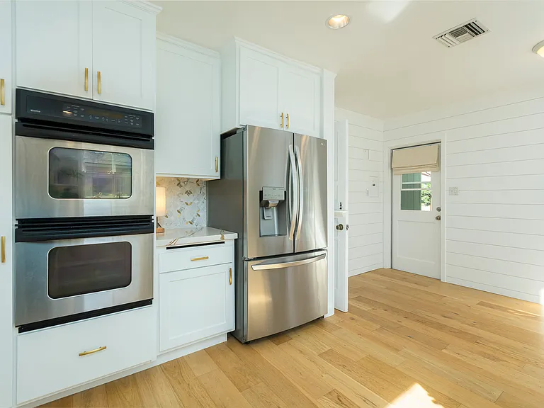 1505 W Clark Ave — Photo 18