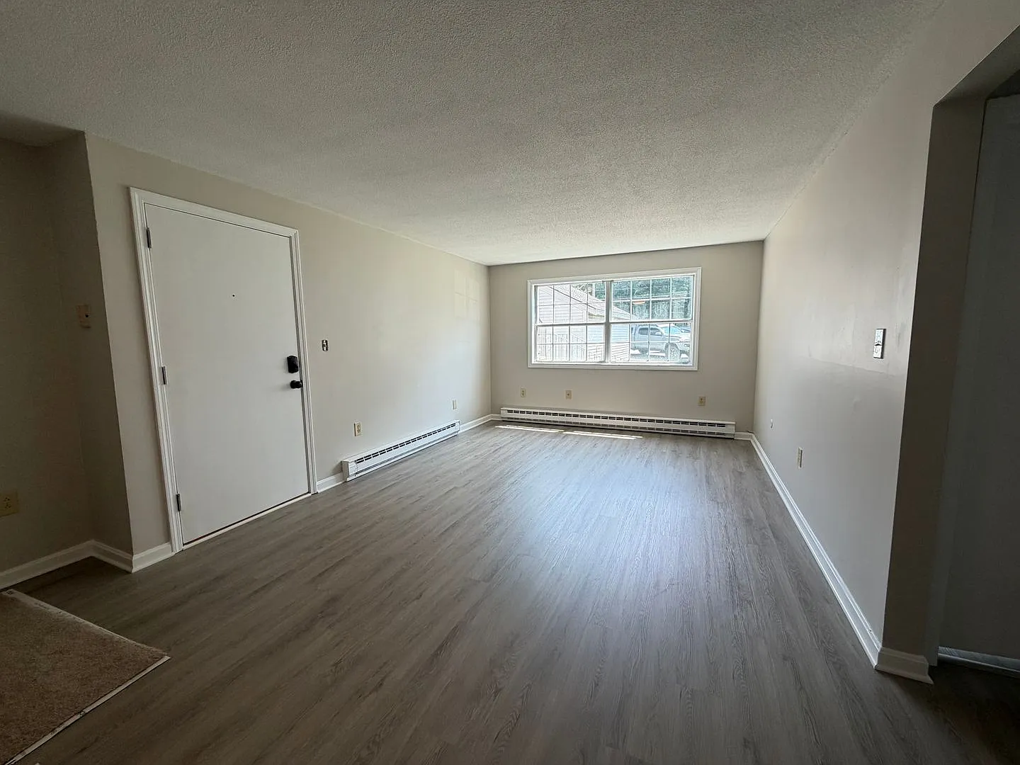 Apartment in Ayer available for immediate occupancy. This won't last long! Close to downtown Ayer... — Photo 1