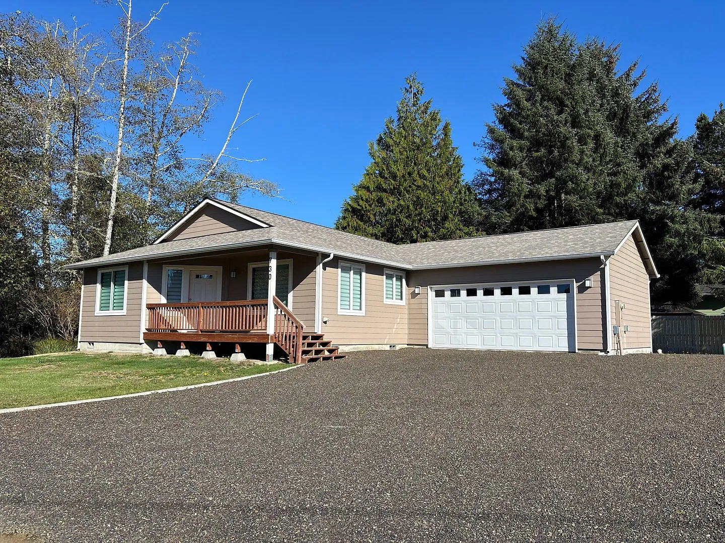Spacious 3-Bedroom, 2-Bedroom in Ocean Shores! — Photo 1