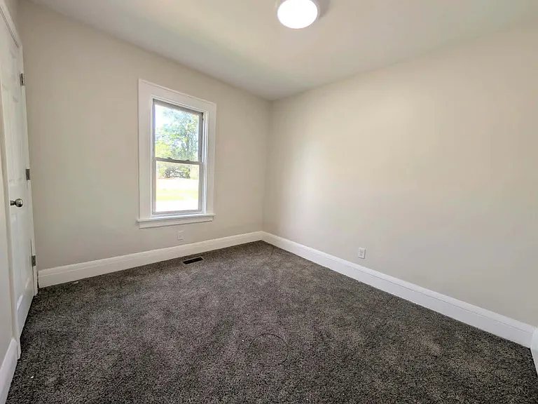 295 W Hickory St — Photo 8