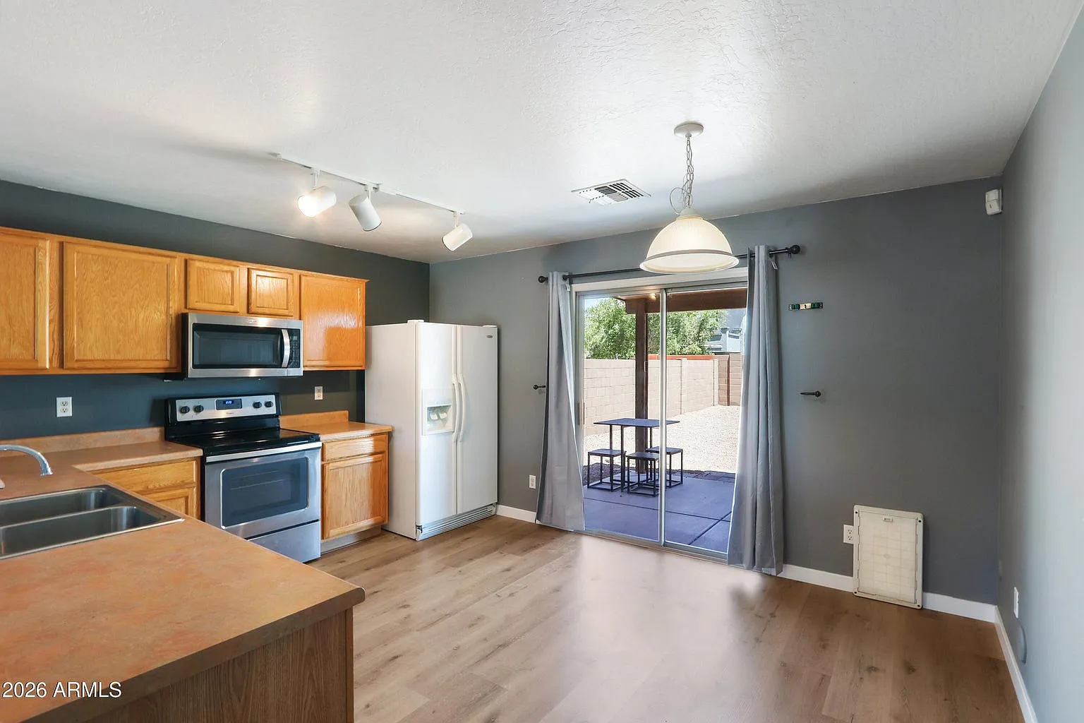 2 bed, 981 sqft, $1,550 — Photo 3