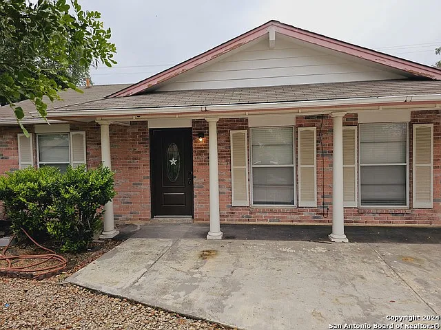 5 bed, 2.0 bath, 2100 sqft, $2,100 — Photo 4