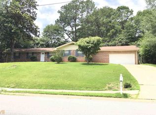 102 Club Cir, Stockbridge, GA 30281