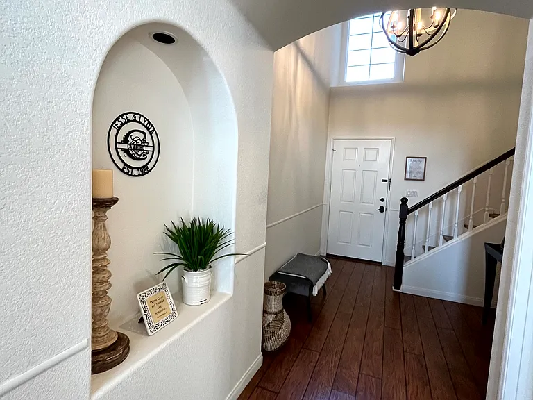 1888 Matin Cir — Photo 5
