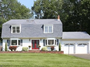 995 Pines Ter, Franklin Lakes, NJ 07417