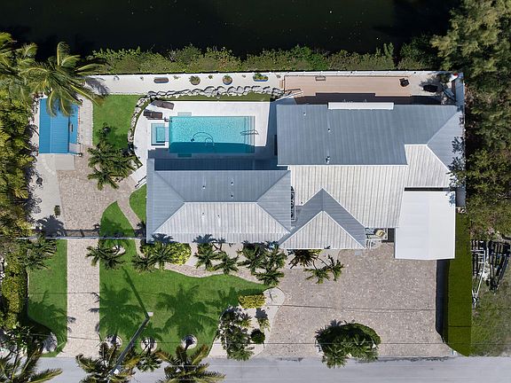 5th image of 169 Venetian Way