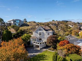 454 Newport Ave, Oak Bay, BC V8S5C5