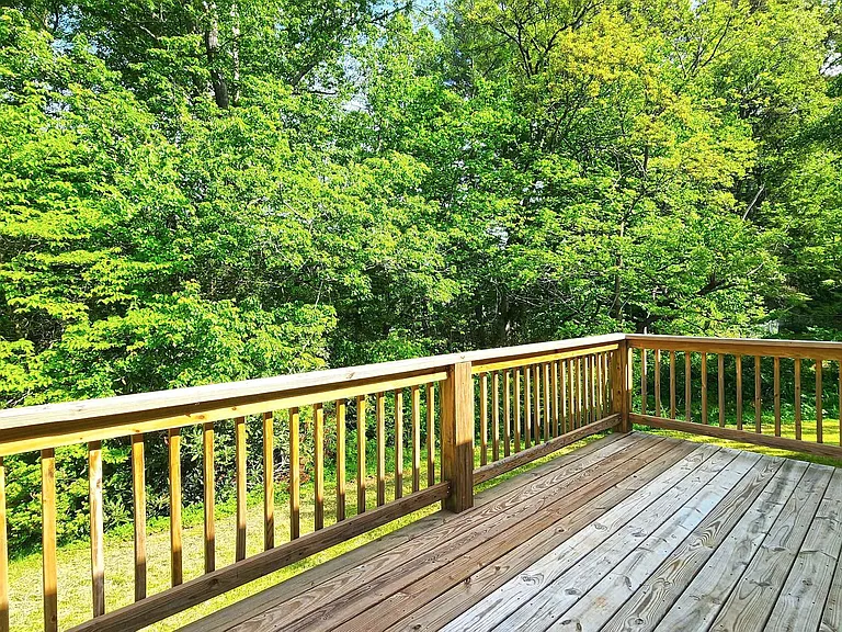 127 Hawthorne Dr — Photo 12