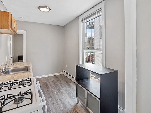 4th image of 6 Hammond St APT 1