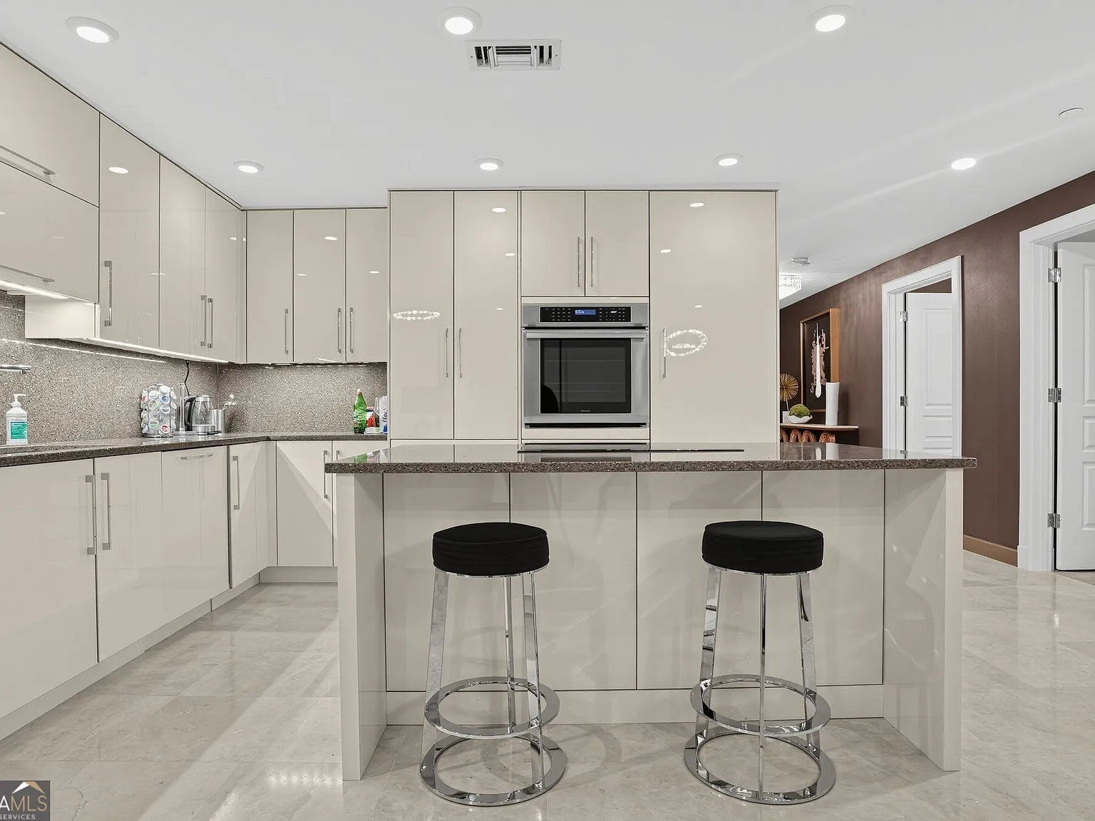 2 bed, 2.0 bath, 1703 sqft, $6,300 — Photo 3
