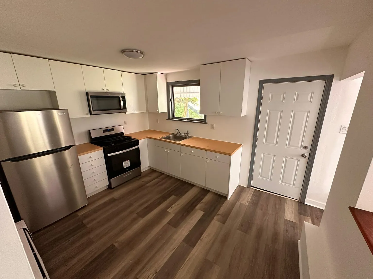 1 bed, 1392 sqft, $1,000 — Photo 3