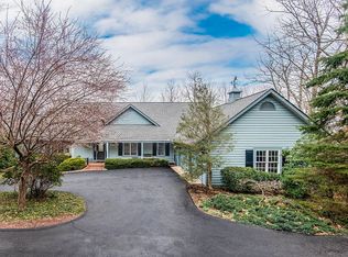101 Berry Creek Dr, Flat Rock, NC 28731