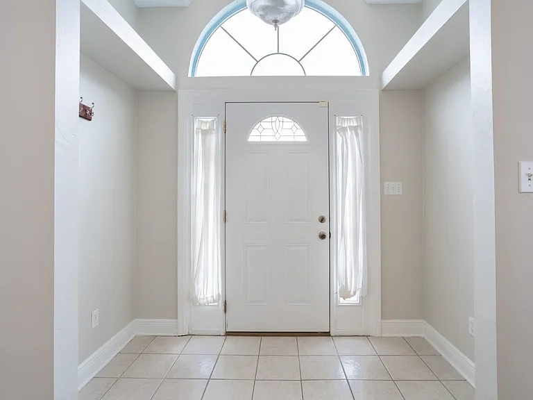 3569 Chatelaine Dr — Photo 9