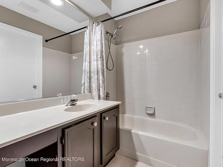 131 Wellington Ct #4-1 — Photo 20