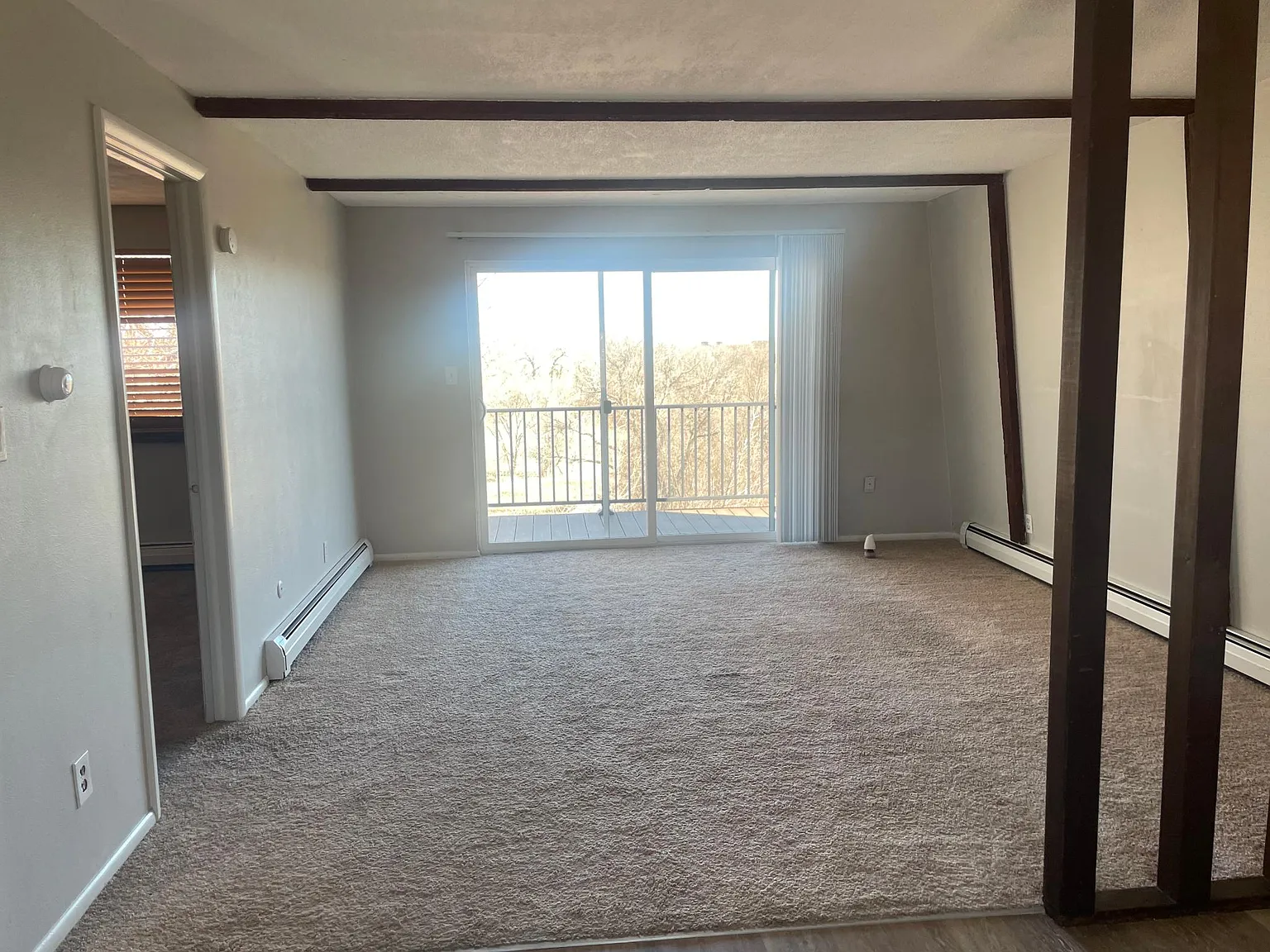 1 bed, 850 sqft, $1,300 — Photo 2