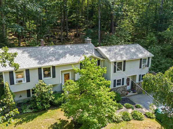 1097 River Road, Weare, NH 03281