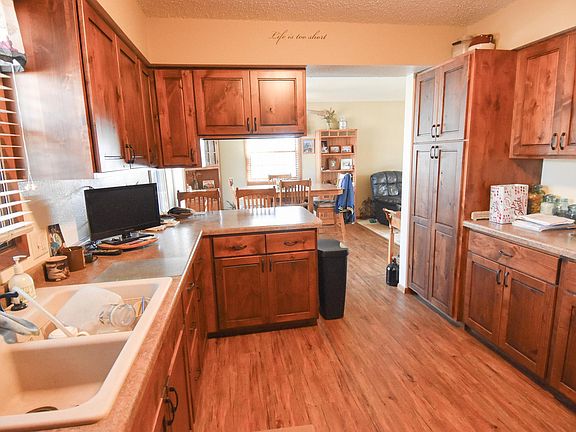 5th image of 105 Valley View Rd