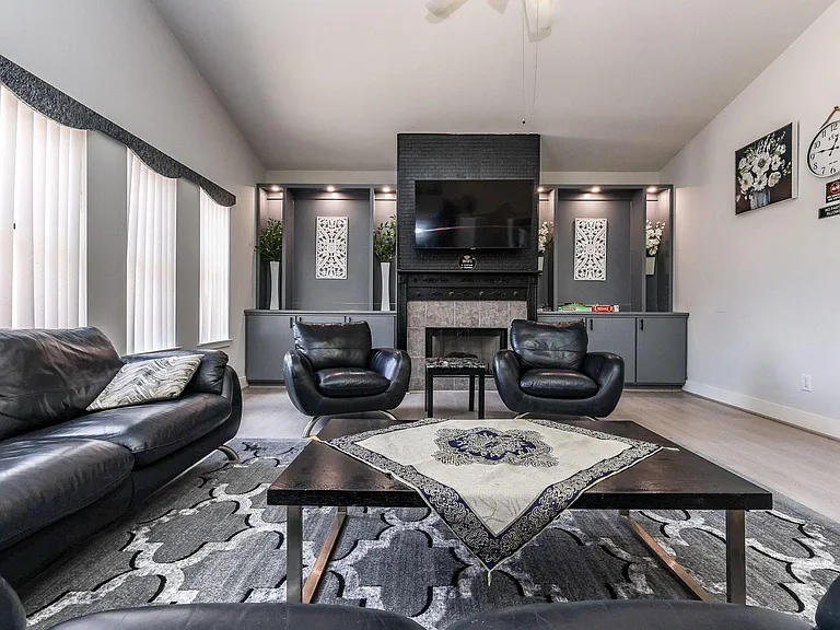 9715 Riddlewood Ln — Photo 14