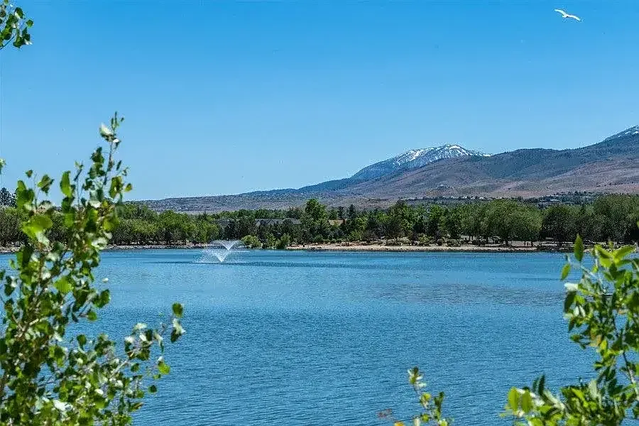 Edgewater At Virginia Lake — Photo 3