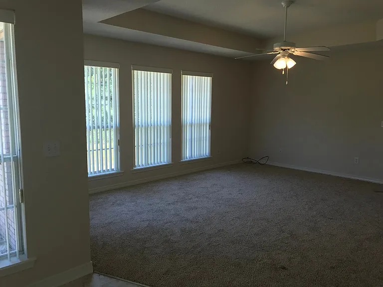 2642 Hidden Creek Dr — Photo 18