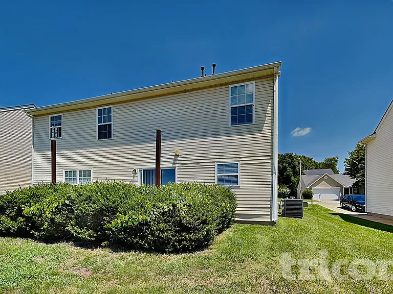 2208 Ballingarry Dr — Photo 15