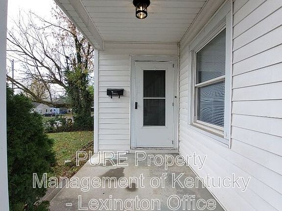 2nd image of 1005 Meadow Ln