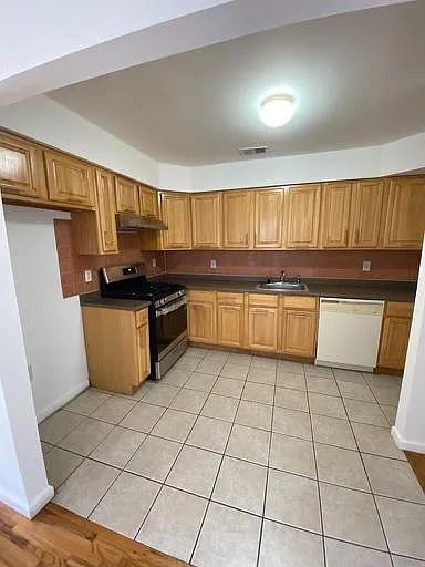 133 Pine St — Photo 10