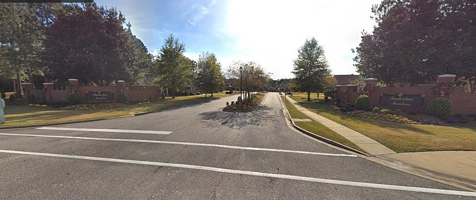 2nd image of 905 Breezybay Ln