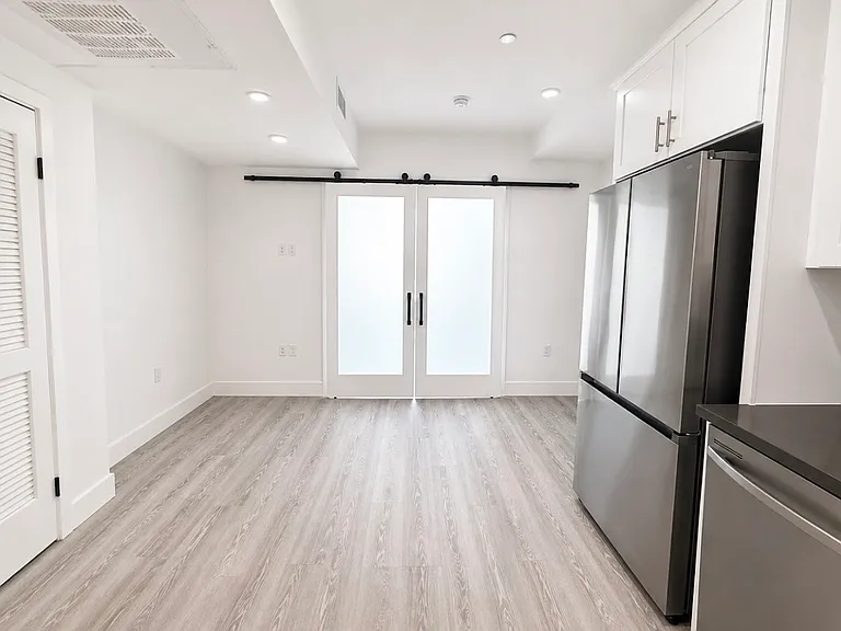 11714 Archwood St #501 — Photo 17