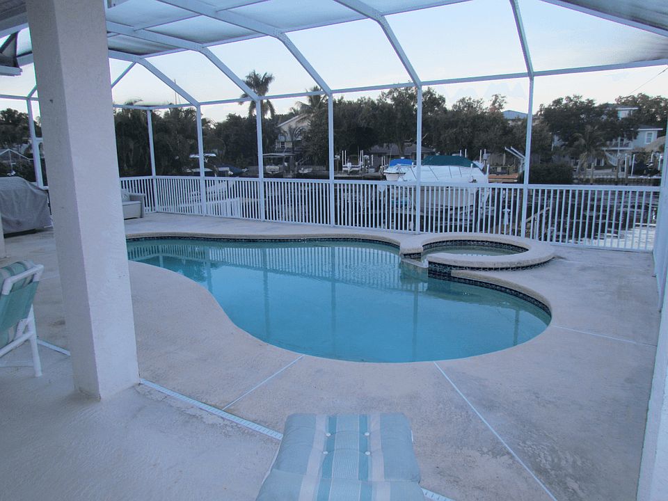 Sreened-in pool - 24 hr fun!