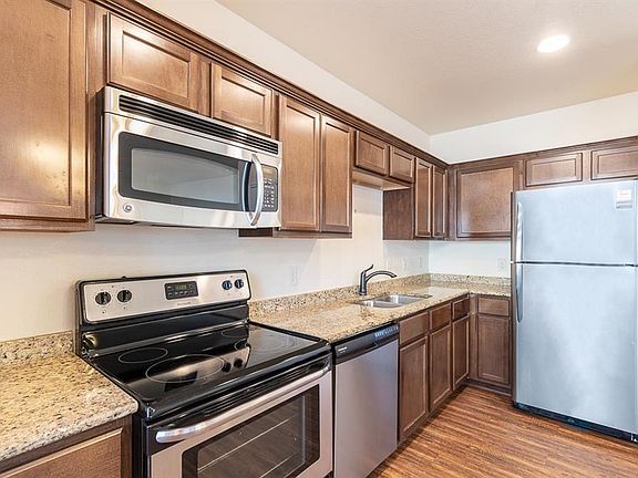 3rd image of 302 W San Antonio St
