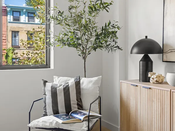 654 Jefferson Avenue image 3 of 14