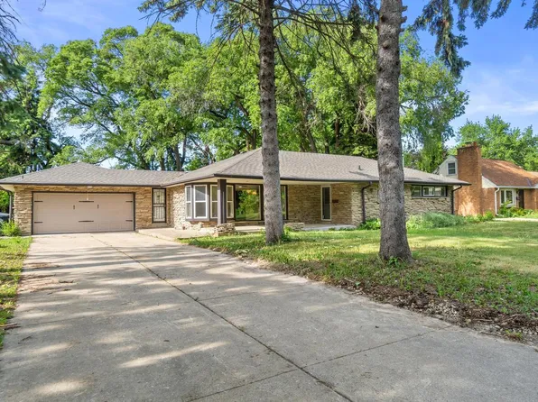 8570 W Lancaster AVENUE, Milwaukee, WI 53225